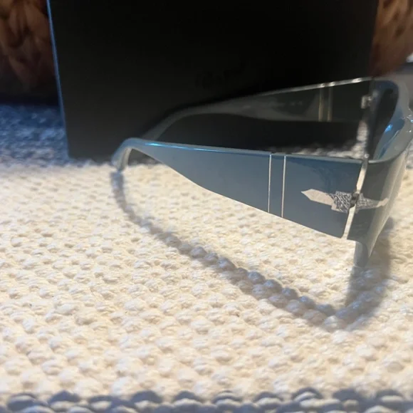 Person sunglassesHavana Green